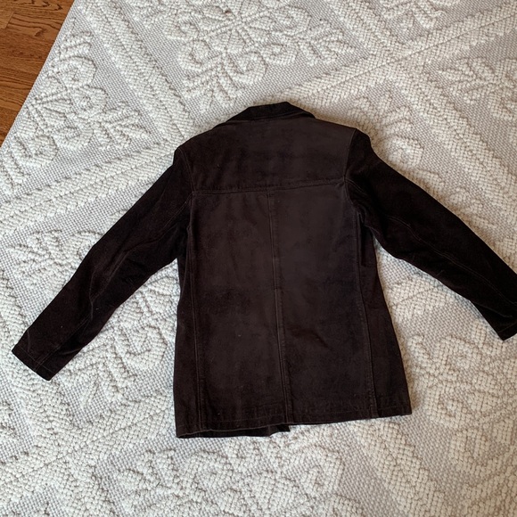 Decadent hugs - is what you’ll given in this beautiful brown suede coat. - Picture 3 of 5